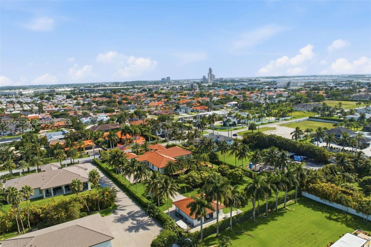 10181 NW 131st St, Hialeah Gardens, FL 33018 Photo