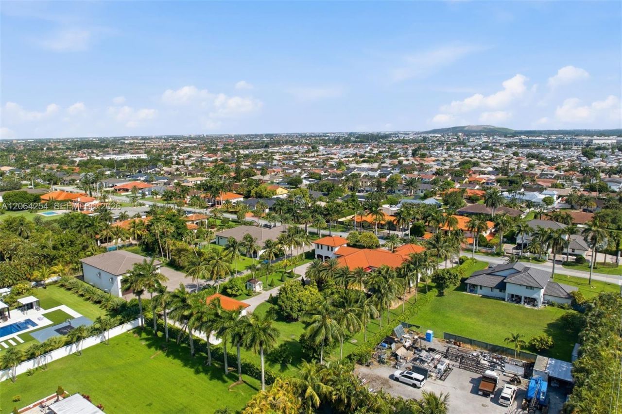 10181 NW 131st St, Hialeah Gardens, FL 33018 Photo