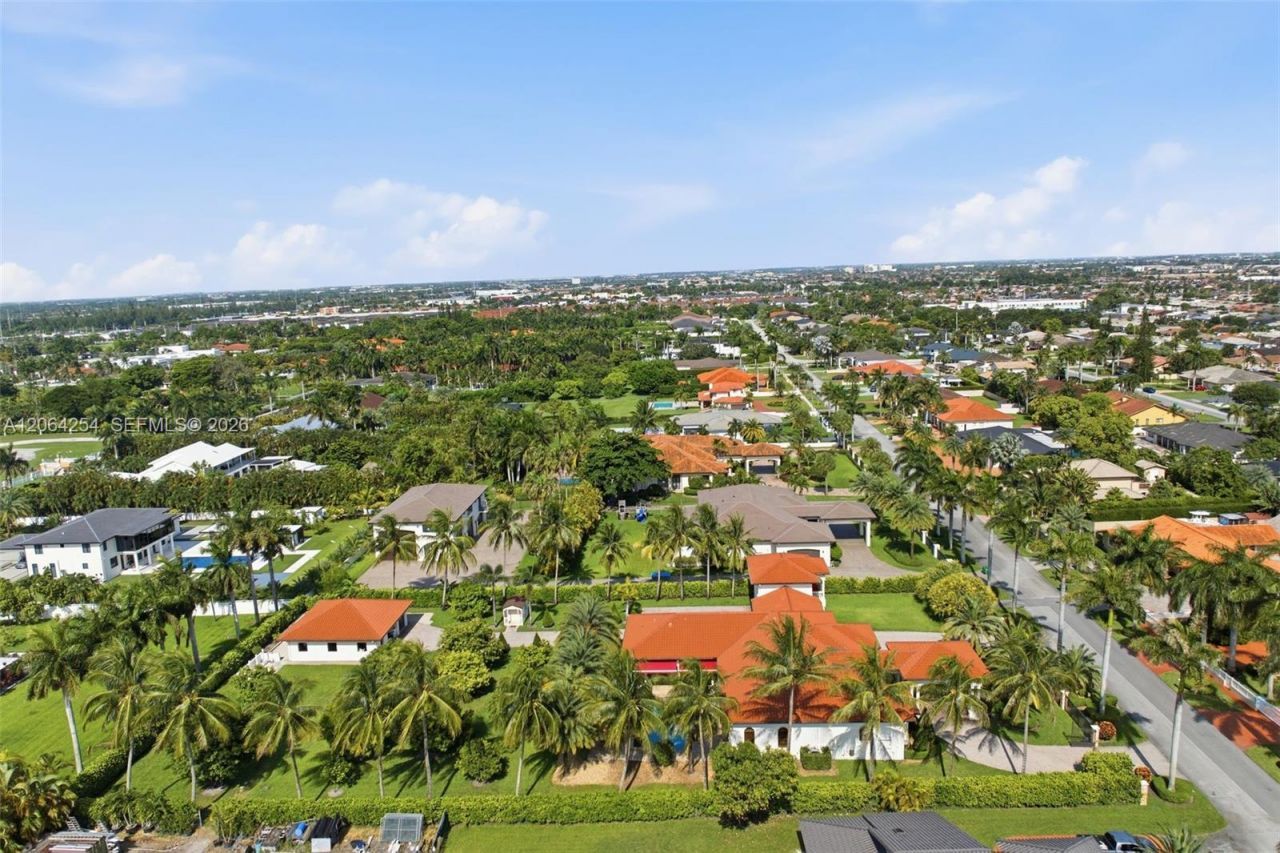10181 NW 131st St, Hialeah Gardens, FL 33018 Photo