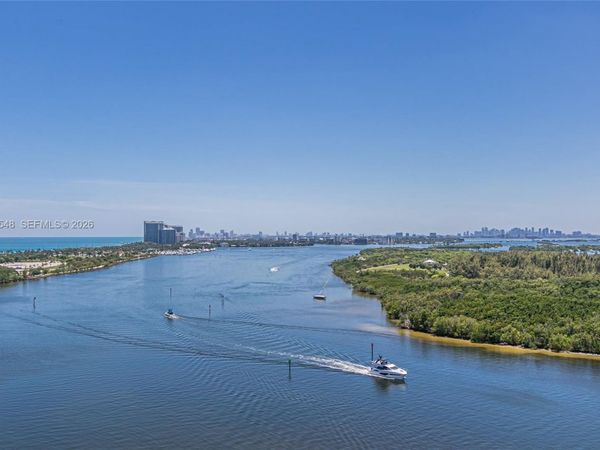 300 Bayview Dr , Unit 1914, Sunny Isles Beach, FL 33160