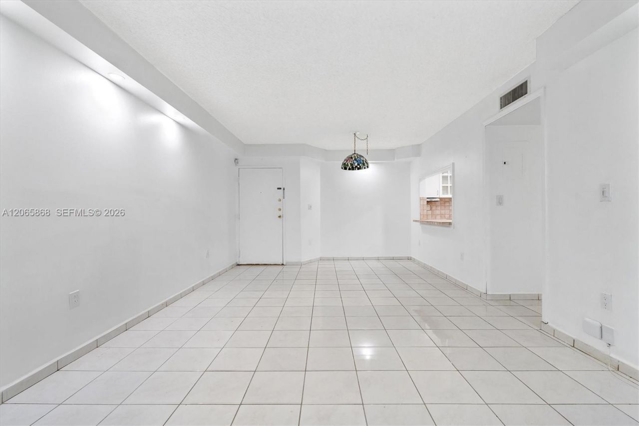 8050 NW 8th St, Unit 1110, Miami, FL 33126 Photo