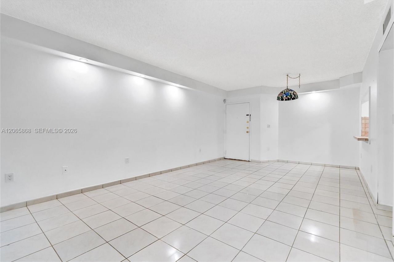 8050 NW 8th St, Unit 1110, Miami, FL 33126 Photo
