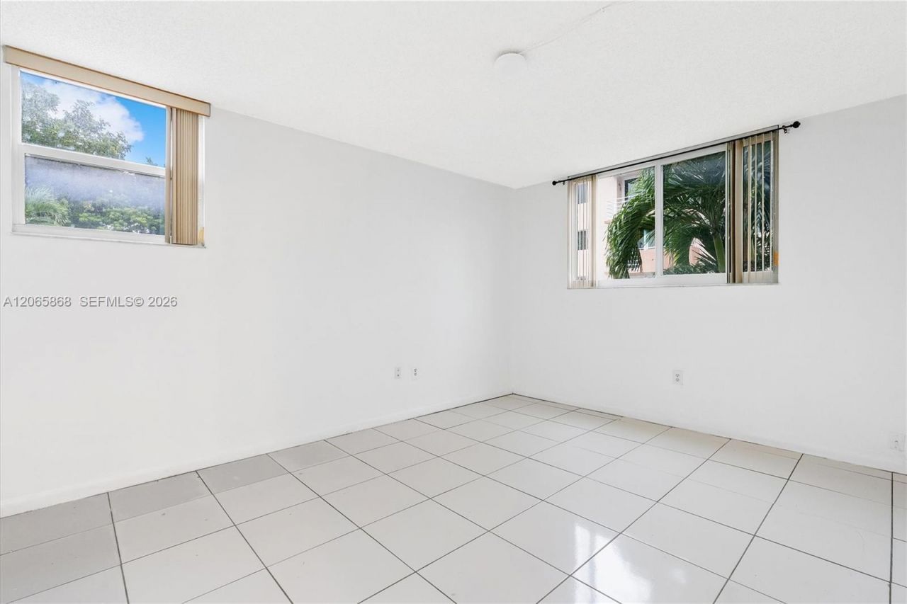 8050 NW 8th St, Unit 1110, Miami, FL 33126 Photo