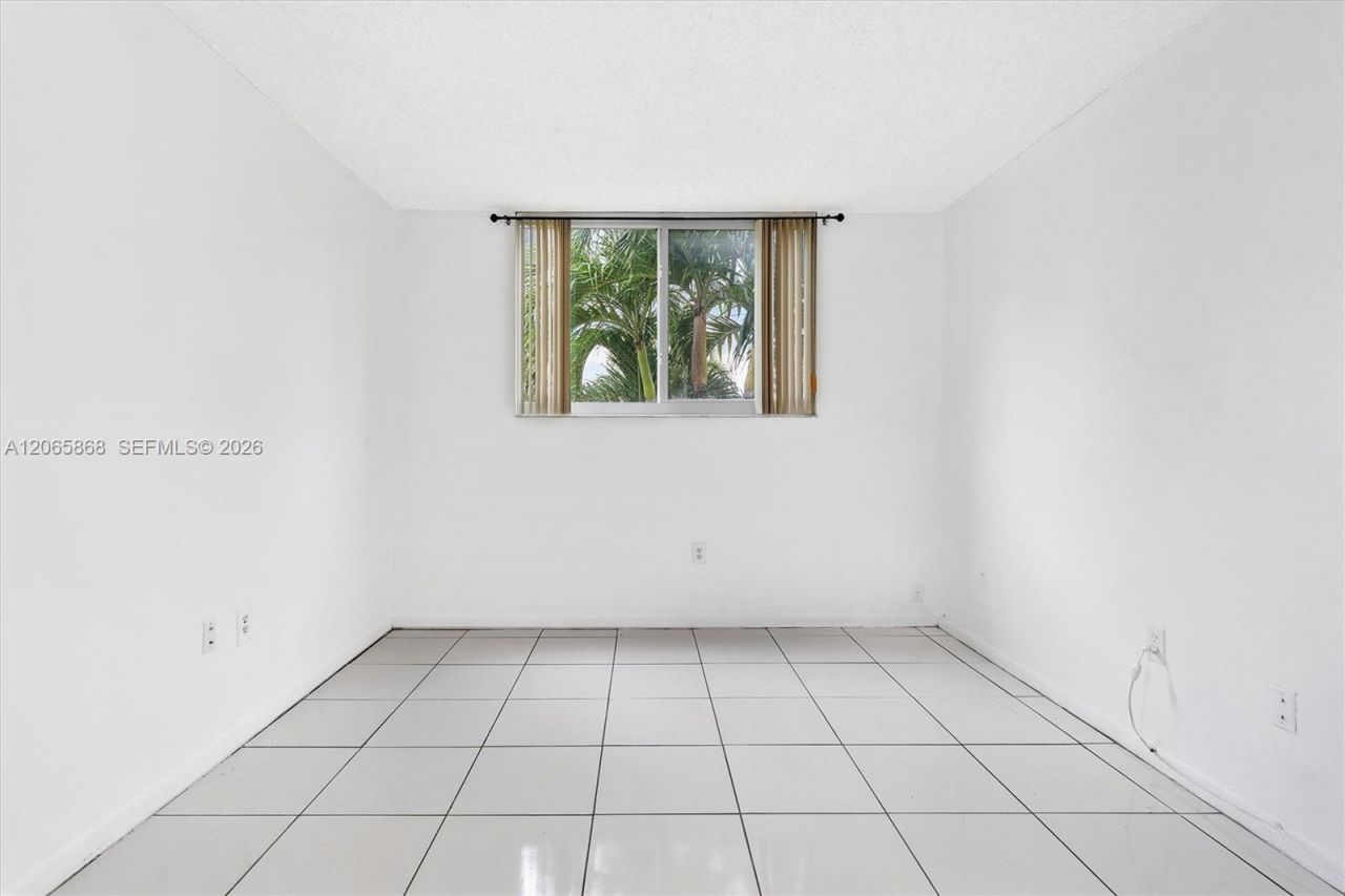 8050 NW 8th St, Unit 1110, Miami, FL 33126 Photo