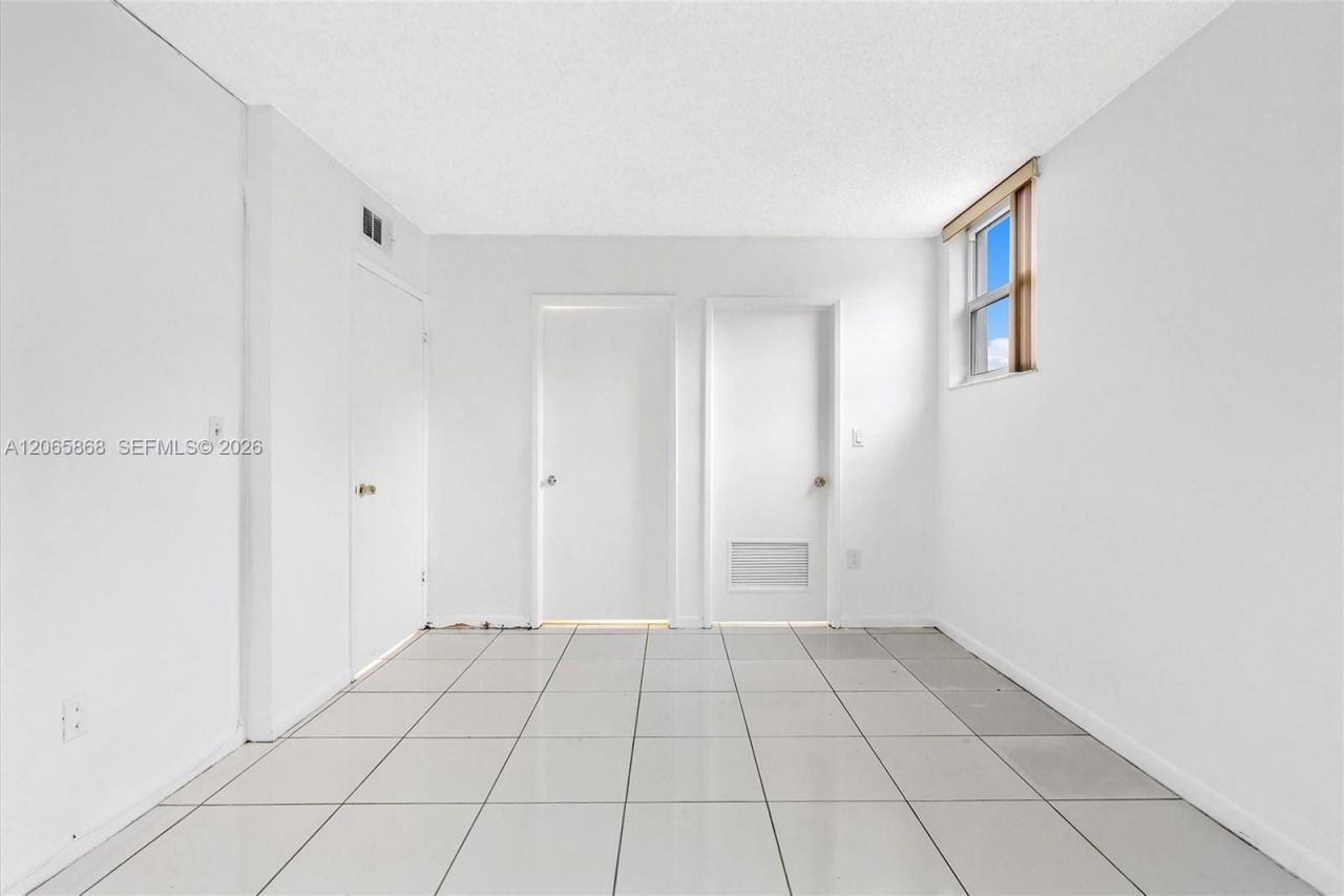 8050 NW 8th St, Unit 1110, Miami, FL 33126 Photo