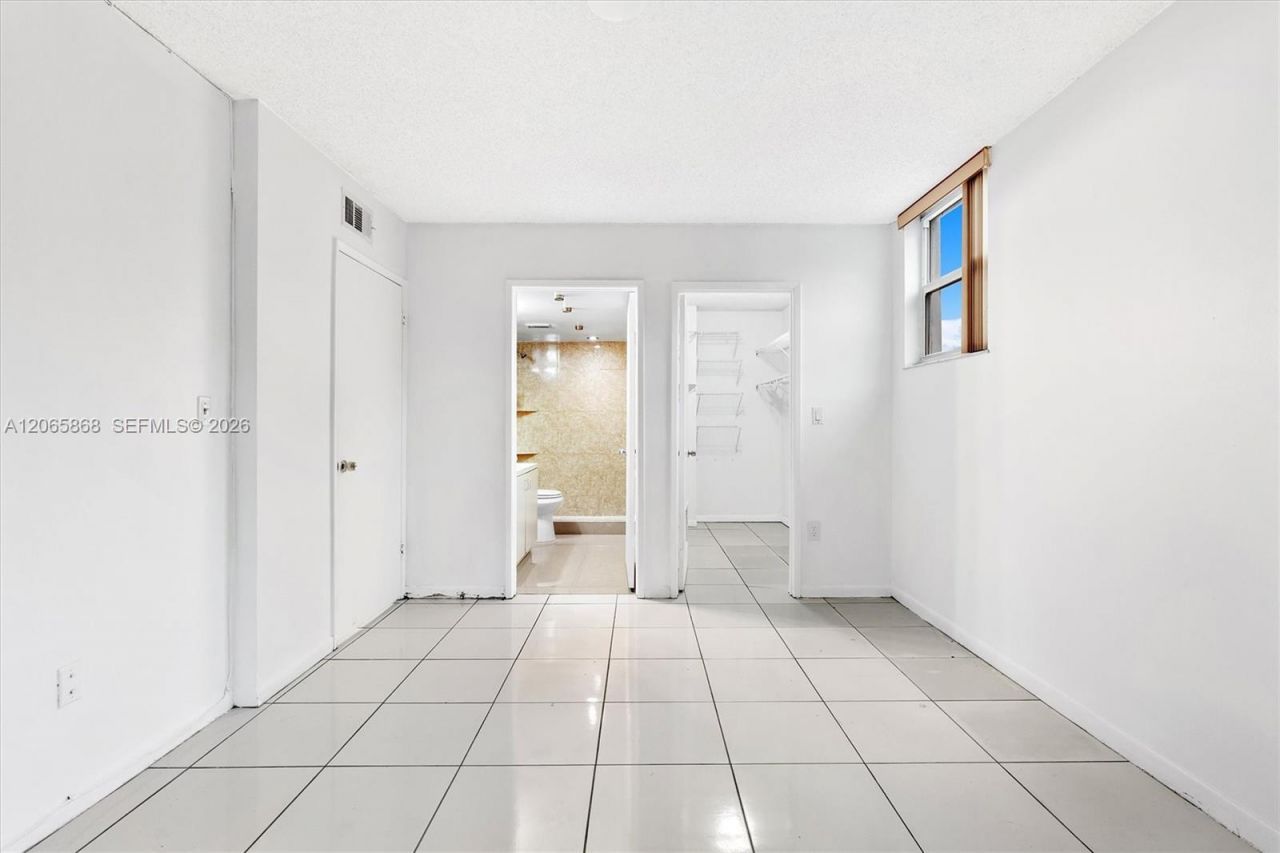 8050 NW 8th St, Unit 1110, Miami, FL 33126 Photo
