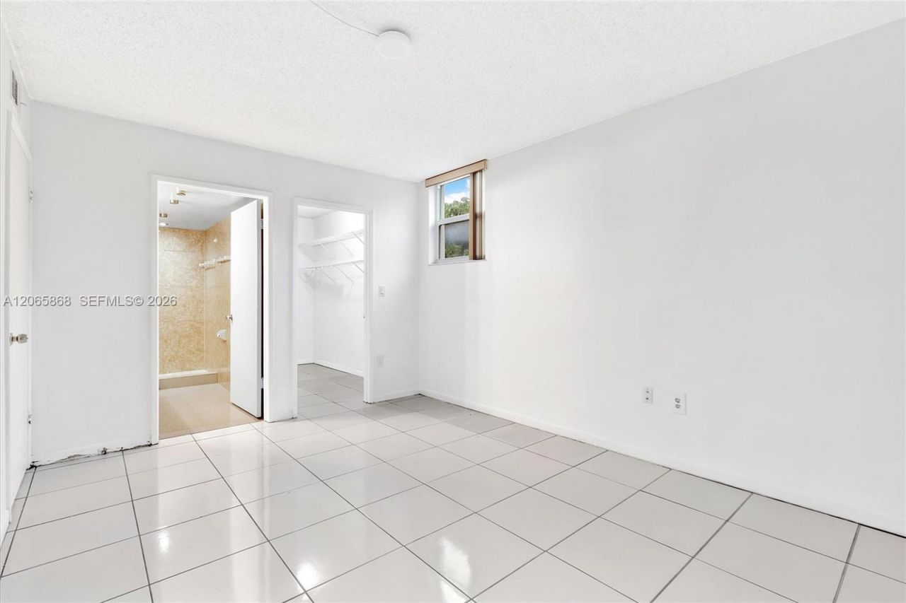 8050 NW 8th St, Unit 1110, Miami, FL 33126 Photo
