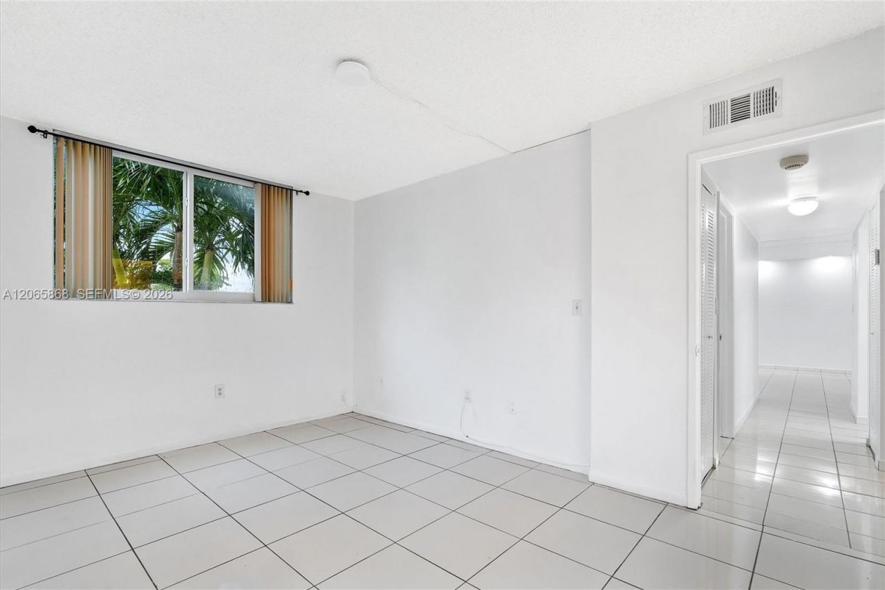 8050 NW 8th St, Unit 1110, Miami, FL 33126 Photo