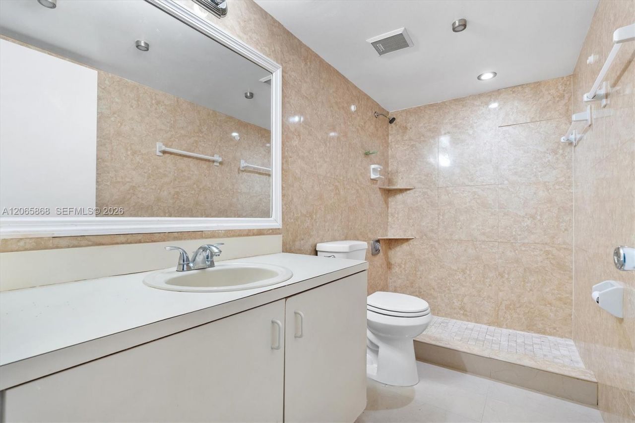 8050 NW 8th St, Unit 1110, Miami, FL 33126 Photo
