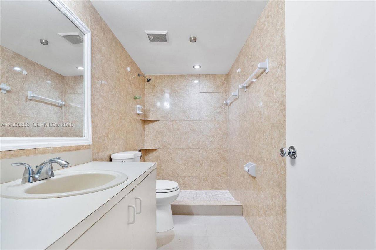 8050 NW 8th St, Unit 1110, Miami, FL 33126 Photo
