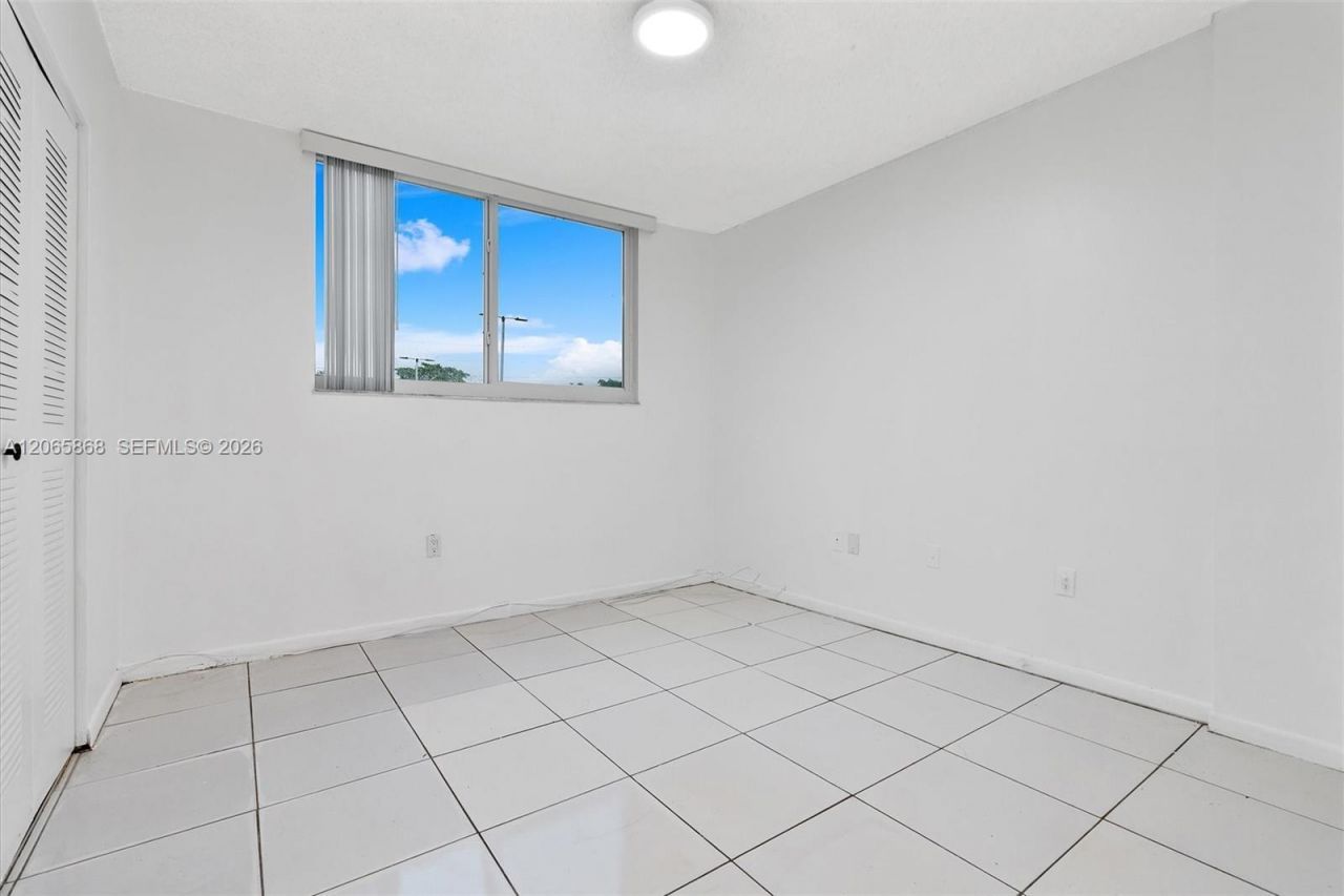 8050 NW 8th St, Unit 1110, Miami, FL 33126 Photo