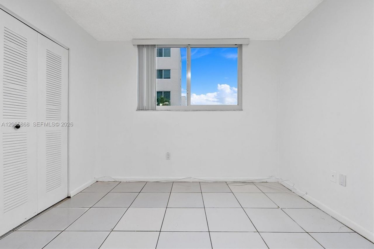 8050 NW 8th St, Unit 1110, Miami, FL 33126 Photo