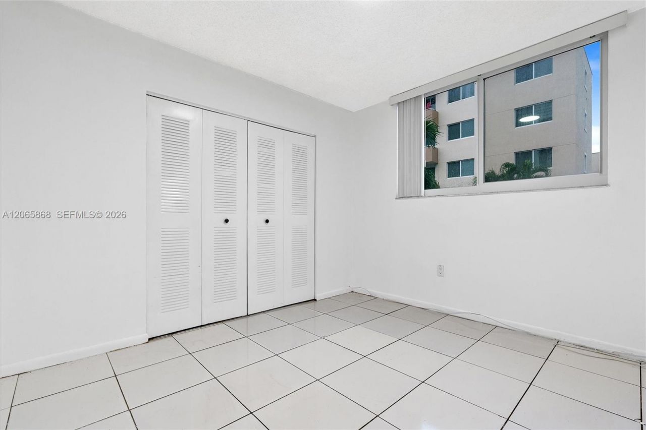 8050 NW 8th St, Unit 1110, Miami, FL 33126 Photo