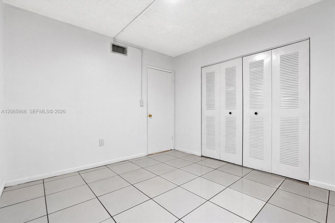 8050 NW 8th St, Unit 1110, Miami, FL 33126 Photo