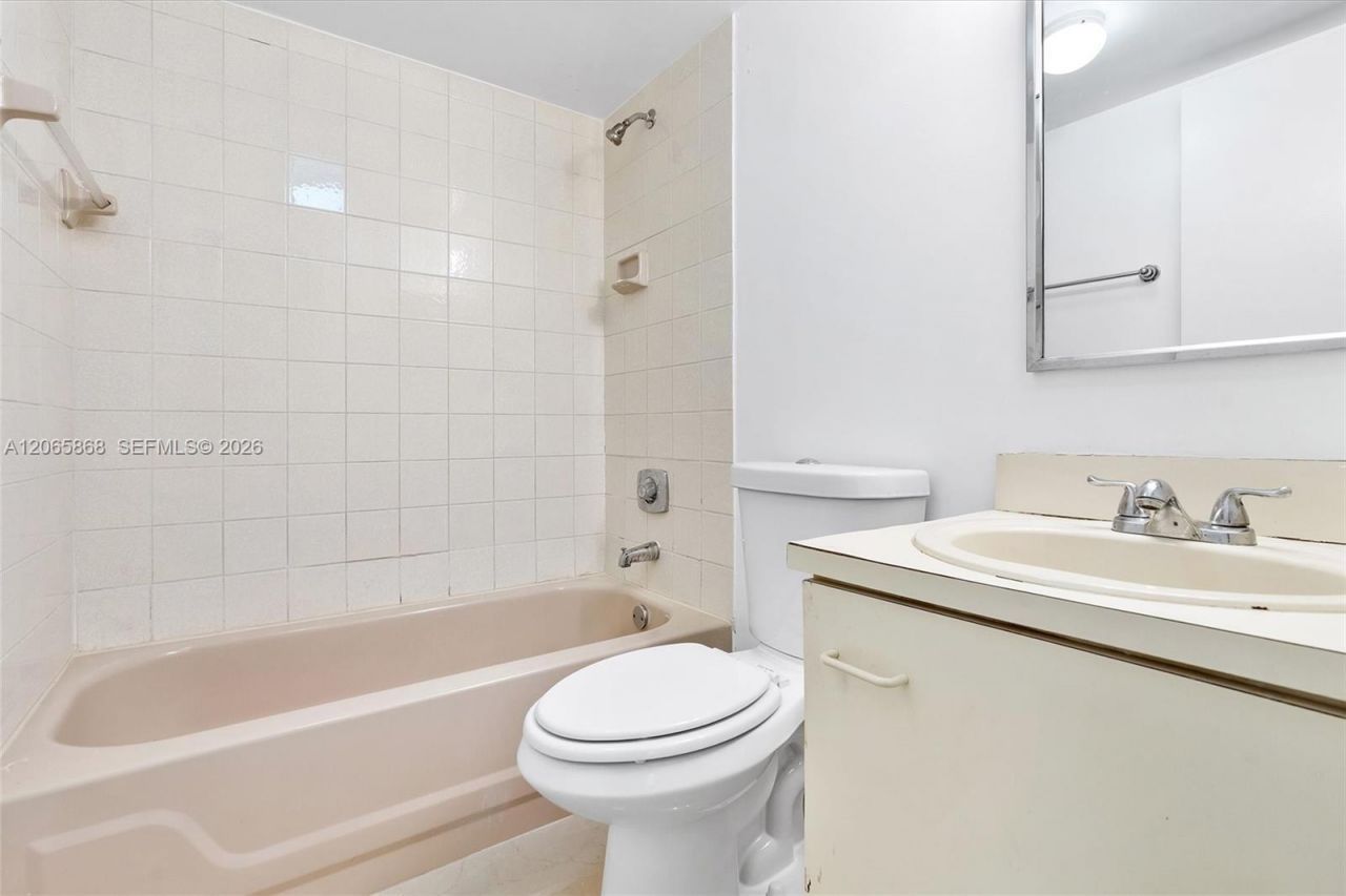 8050 NW 8th St, Unit 1110, Miami, FL 33126 Photo