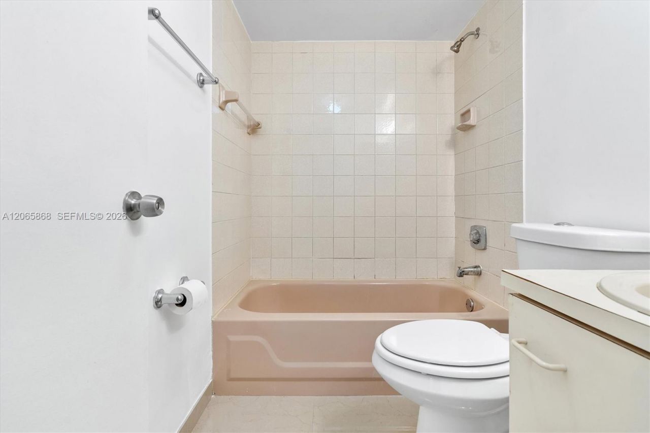 8050 NW 8th St, Unit 1110, Miami, FL 33126 Photo