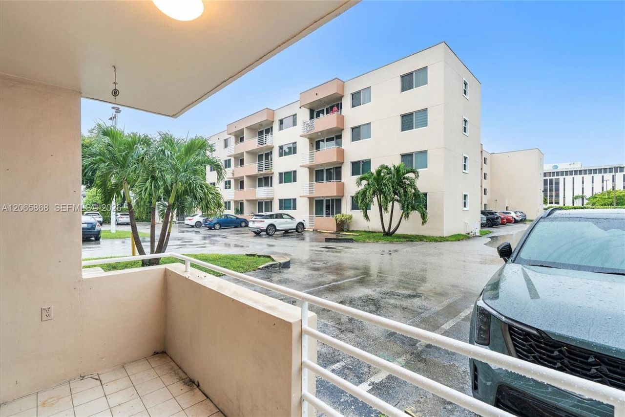 8050 NW 8th St, Unit 1110, Miami, FL 33126 Photo