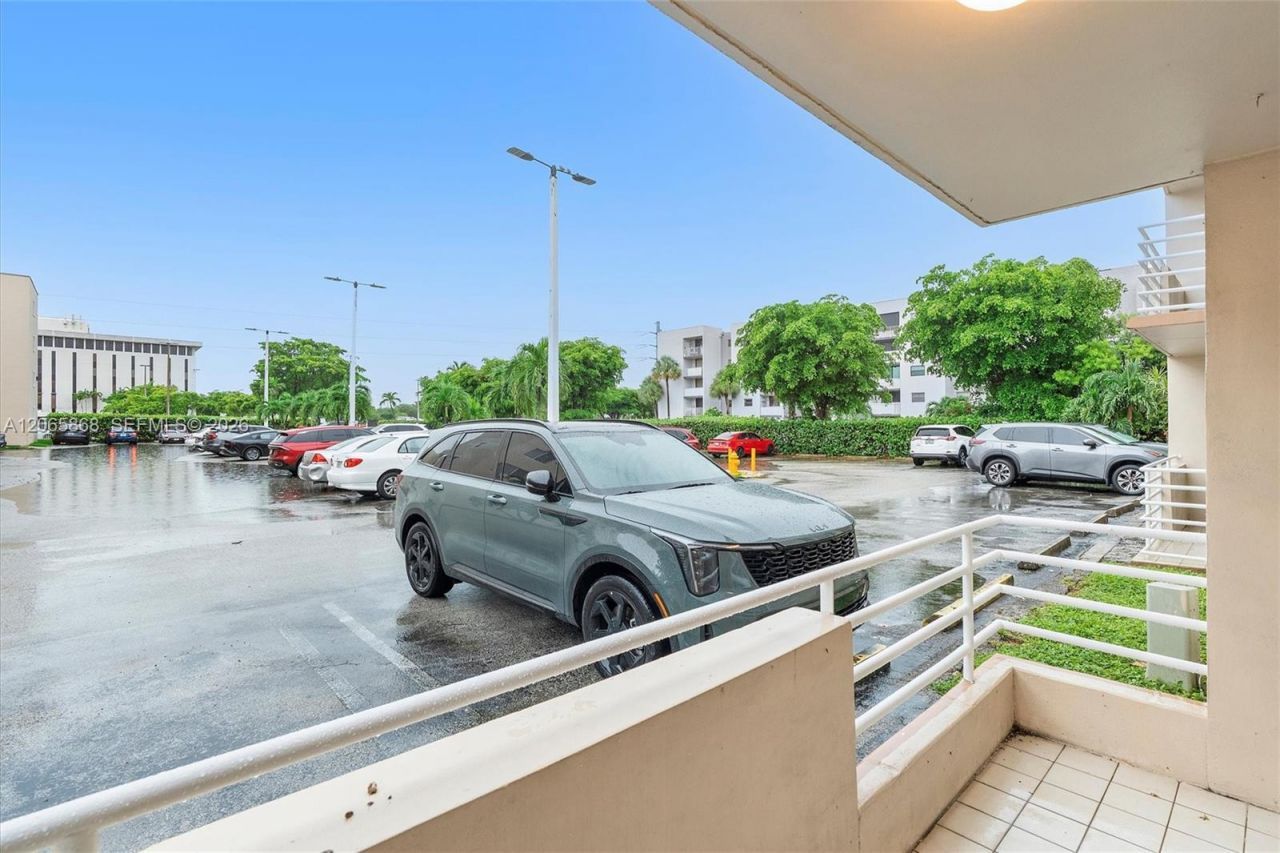 8050 NW 8th St, Unit 1110, Miami, FL 33126 Photo