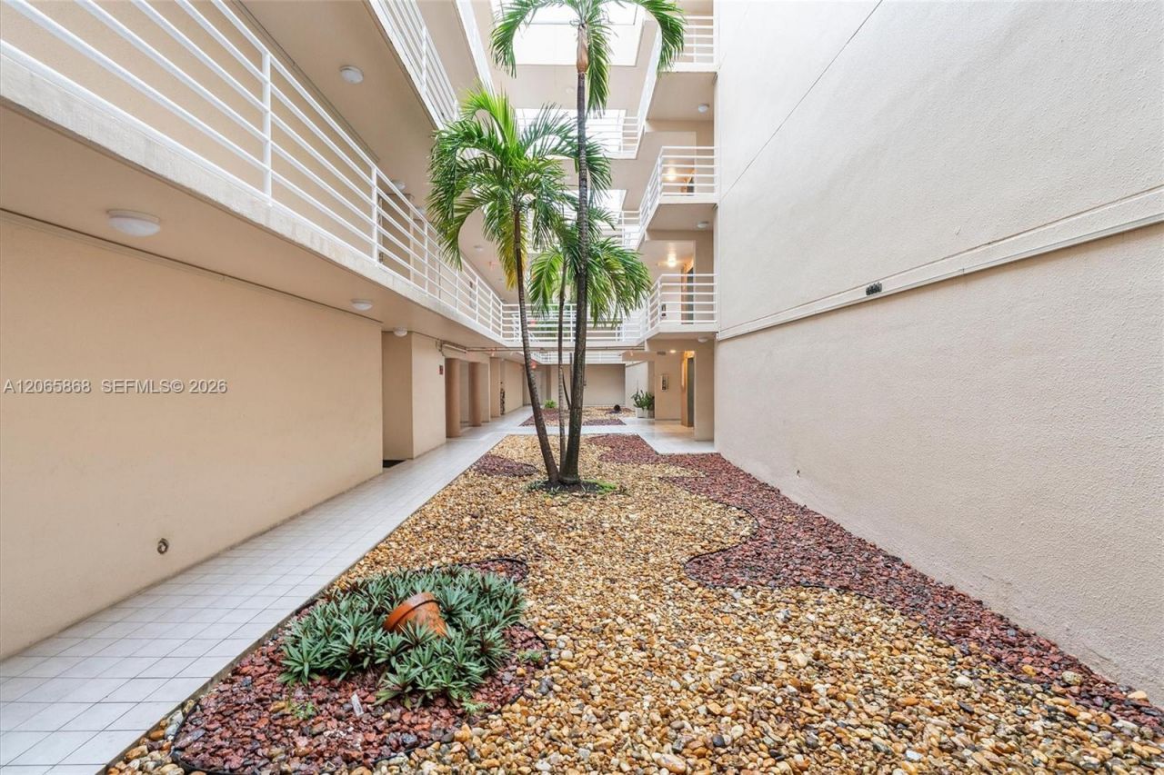 8050 NW 8th St, Unit 1110, Miami, FL 33126 Photo