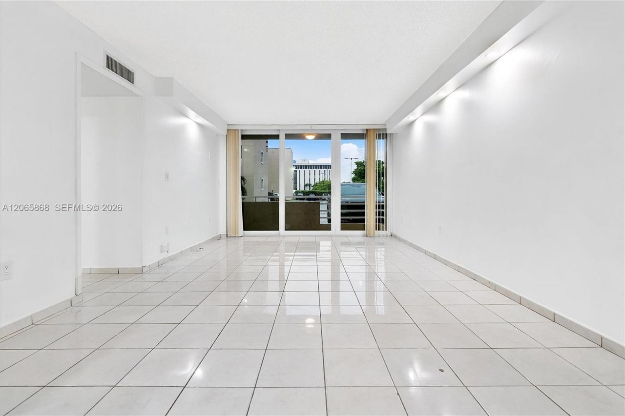 8050 NW 8th St, Unit 1110, Miami, FL 33126 Photo