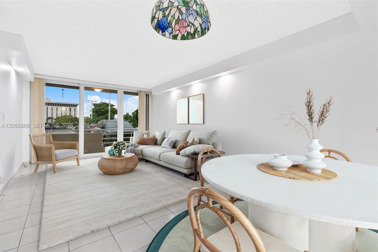 8050 NW 8th St, Unit 1110, Miami, FL 33126 Photo