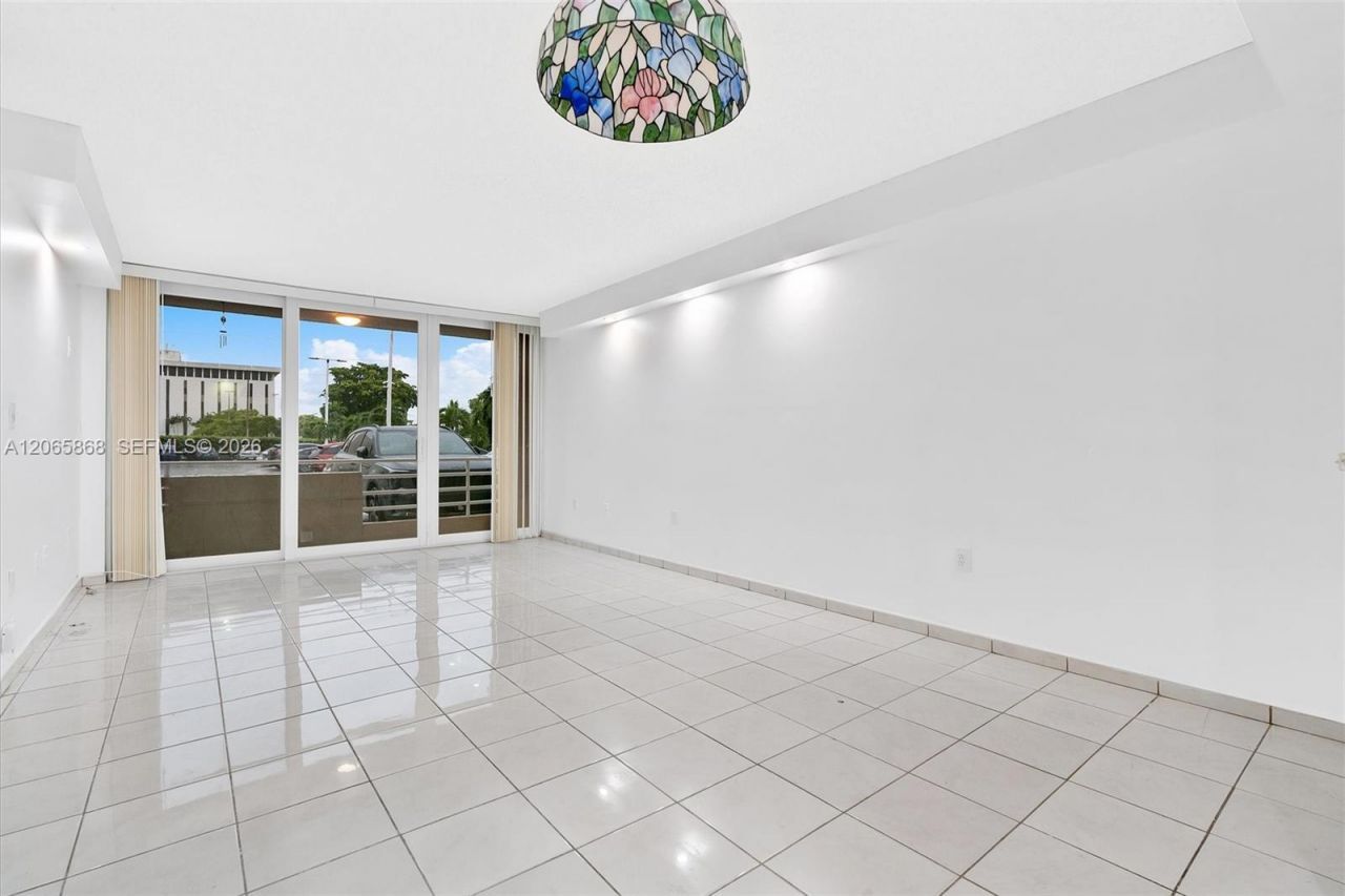 8050 NW 8th St, Unit 1110, Miami, FL 33126 Photo