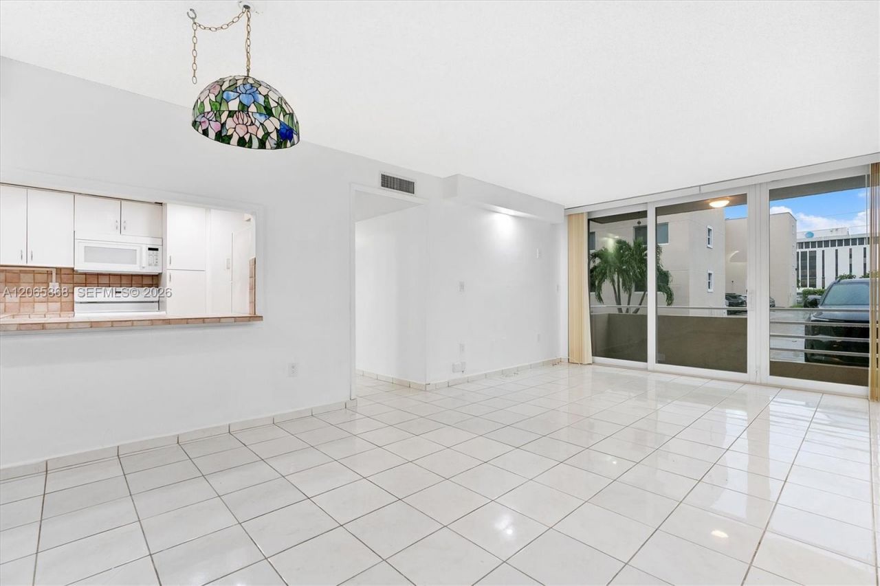 8050 NW 8th St, Unit 1110, Miami, FL 33126 Photo