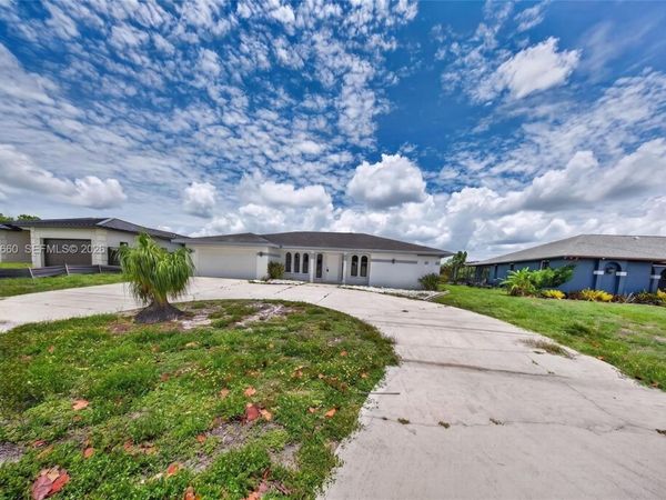 1417 Everest PKWY , Cape Coral, FL 33904