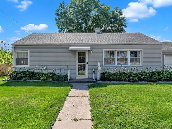 1208 18th Street , Bettendorf, IA 52722
