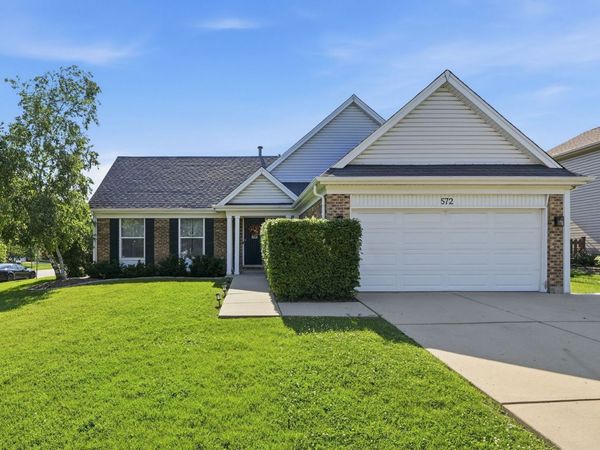 572 N Walnut Lane , Schaumburg, IL 60194