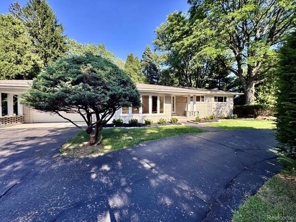 17 Avonwood Boulevard , Rochester Hills, Mi 48309