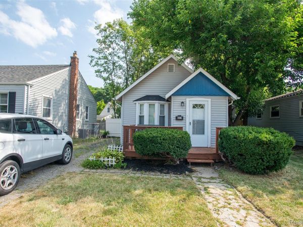 2814 Crooks Road , Royal Oak, Mi 48073