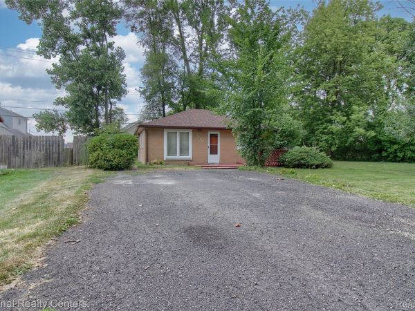 1528 Paramount Street , Novi, Mi 48377