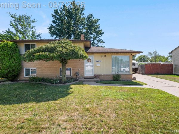 34520 Sandwood Drive, Sterling Heights, Mi 48310