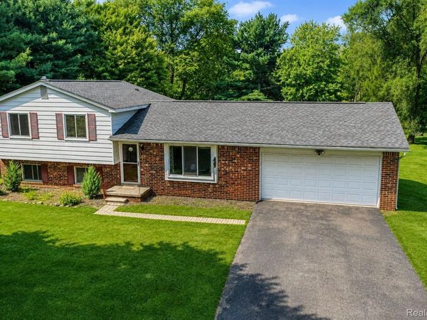 8796 Coyle Drive, Putnam Township, Mi 48169