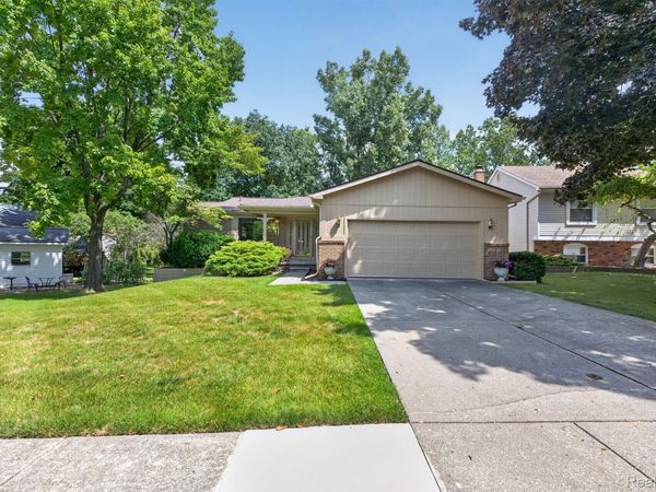 945 Devonshire Court , Brighton, Mi 48116