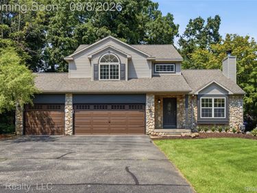 1358 Forest Ponds Drive, Genoa Township, Mi 48843