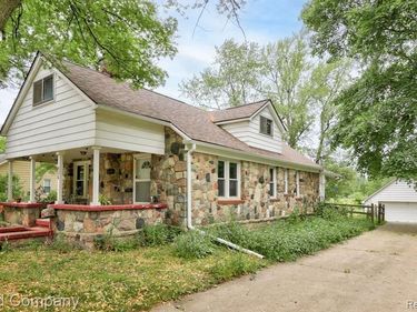 836 W Silver Lake Road, Fenton, Mi 48430