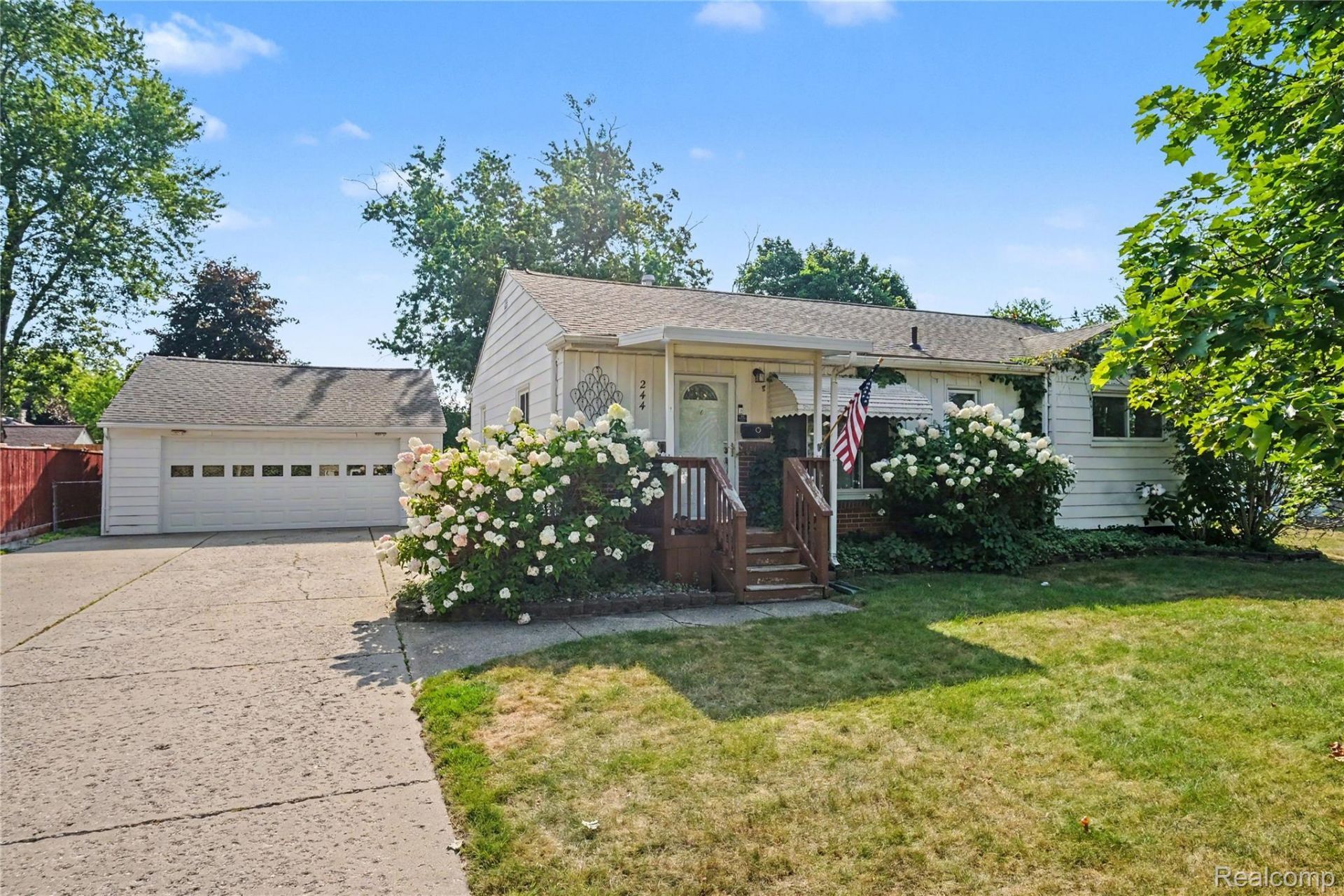 244 Ponchartrain Drive, Fenton, Mi 48430 Main Photo