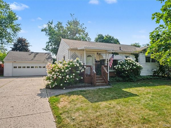 244 Ponchartrain Drive , Fenton, Mi 48430