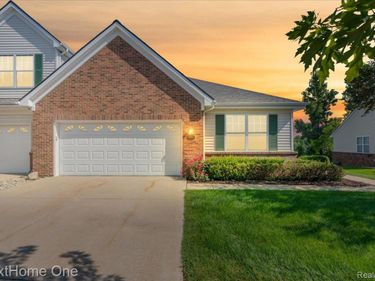 10083 Ridge Run Street , Unit 24, Hartland Township, Mi 48855