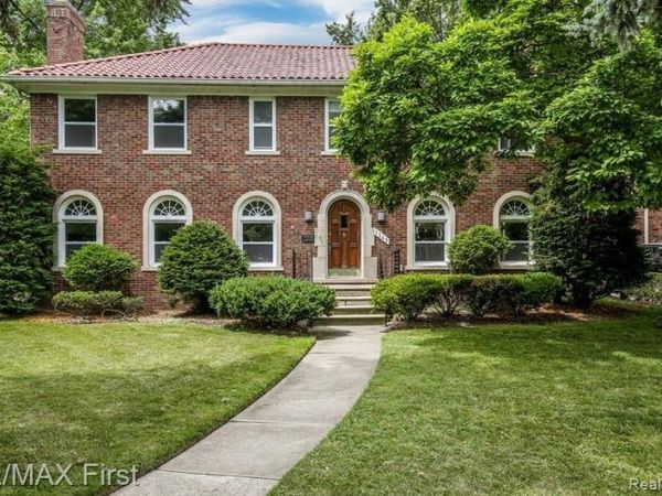 1349 Devonshire Road, Grosse Pointe Park, Mi 48230