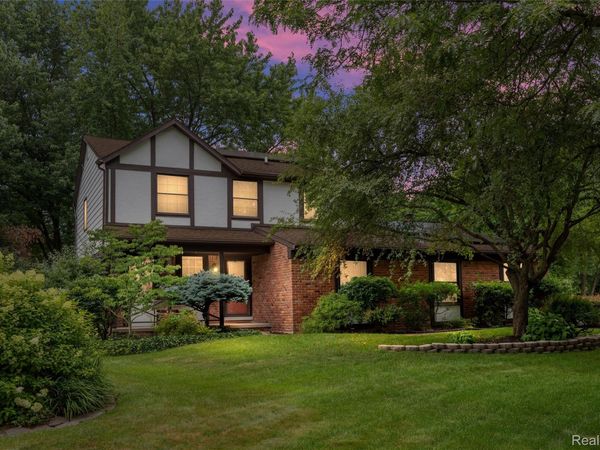 2937 Waterloo Drive , Troy, Mi 48084