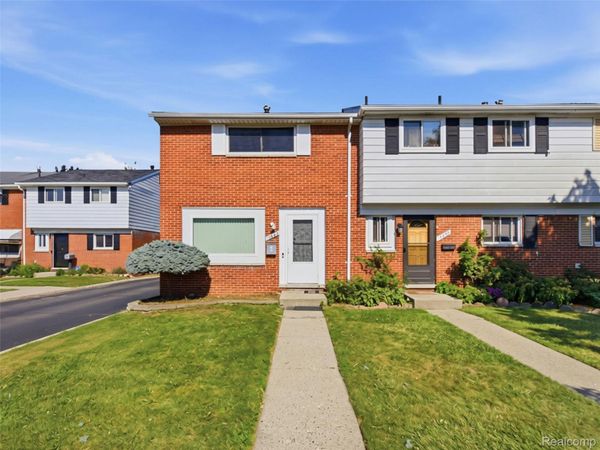 19889 Susan Court , Clinton Township, Mi 48035