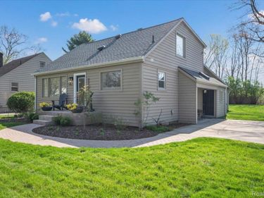 2155 Avondale Street, Sylvan Lake, Mi 48320