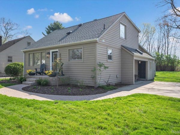 2155 Avondale Street, Sylvan Lake, Mi 48320