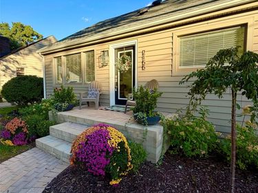 2155 Avondale Street, Sylvan Lake, Mi 48320