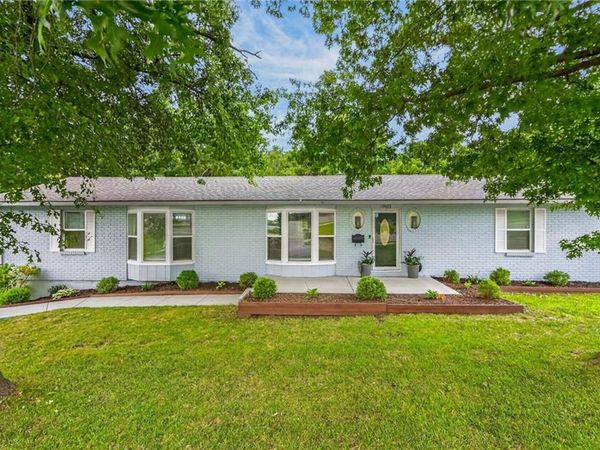 9921 W 67th Street, Merriam, KS 66203