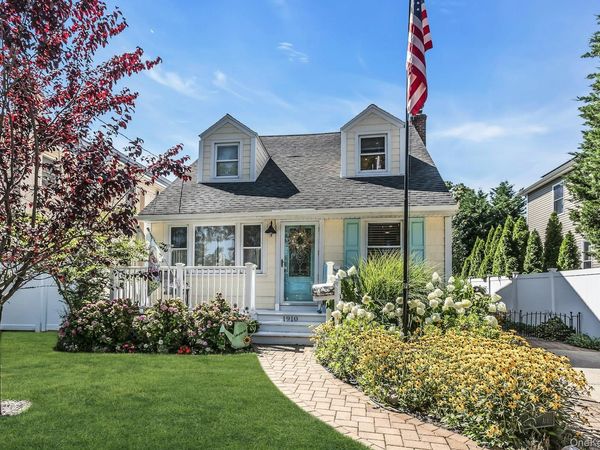1910 Frederick Avenue , Merrick, NY 11566