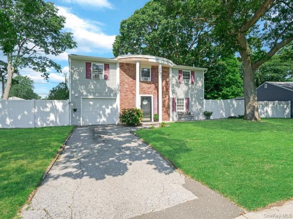 10 Corvair Lane , Selden, NY 11784